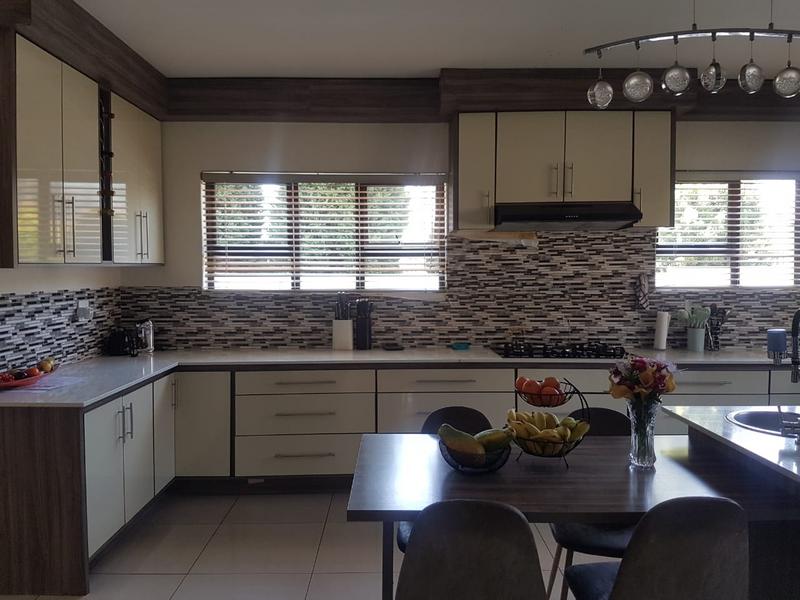 5 Bedroom Property for Sale in Heuwelsig Estate Gauteng