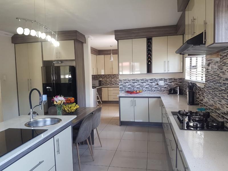 5 Bedroom Property for Sale in Heuwelsig Estate Gauteng