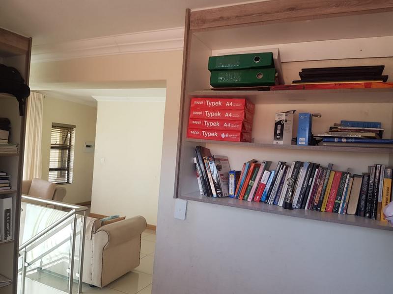 5 Bedroom Property for Sale in Heuwelsig Estate Gauteng