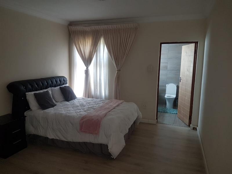 5 Bedroom Property for Sale in Heuwelsig Estate Gauteng