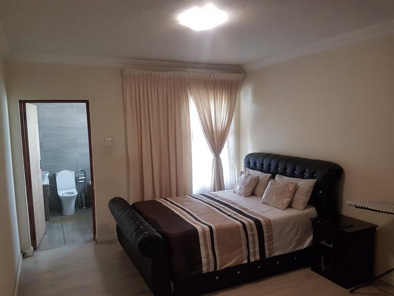 5 Bedroom Property for Sale in Heuwelsig Estate Gauteng