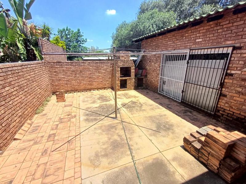 3 Bedroom Property for Sale in Mountain View Gauteng