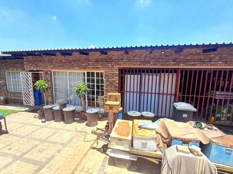 3 Bedroom Property for Sale in Mountain View Gauteng