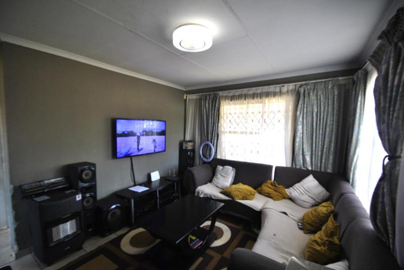 2 Bedroom Property for Sale in Dawn Park Gauteng