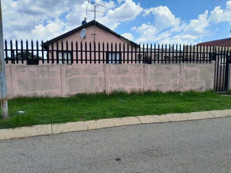 3 Bedroom Property for Sale in Lenasia South Gauteng