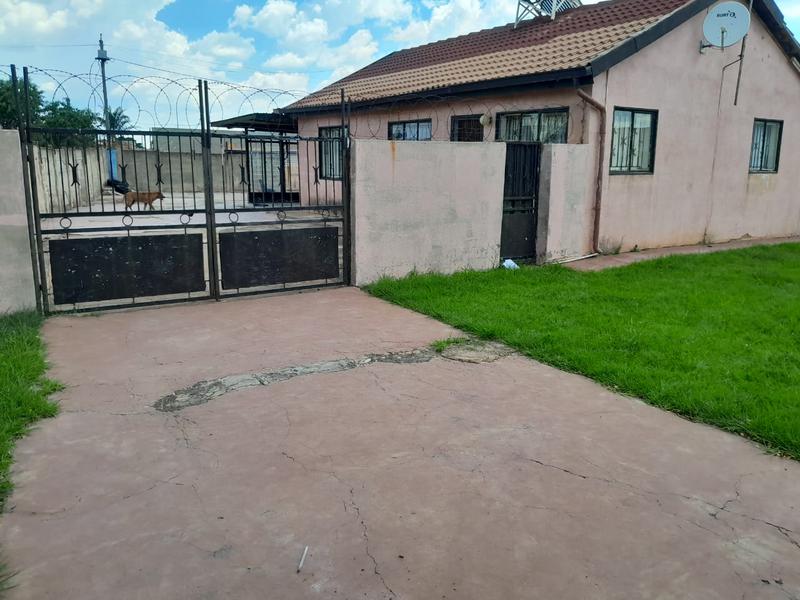 3 Bedroom Property for Sale in Lenasia South Gauteng