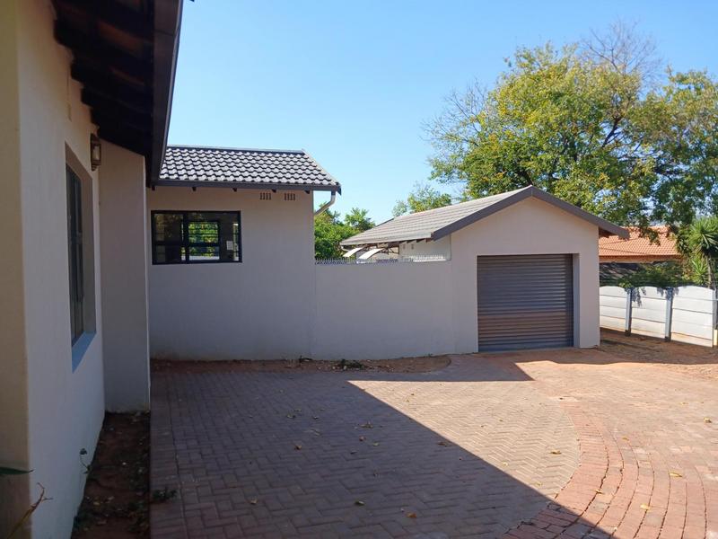 To Let 4 Bedroom Property for Rent in Weltevreden Park Gauteng