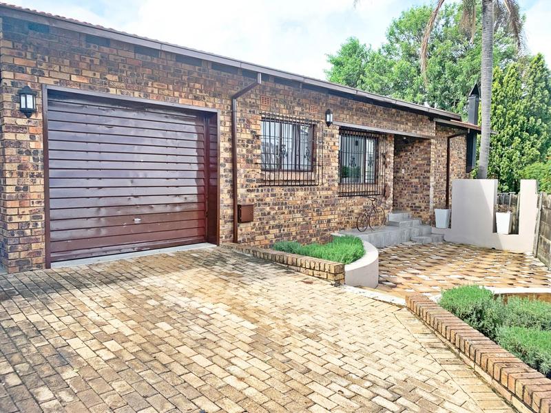 To Let 4 Bedroom Property for Rent in Weltevreden Park Gauteng