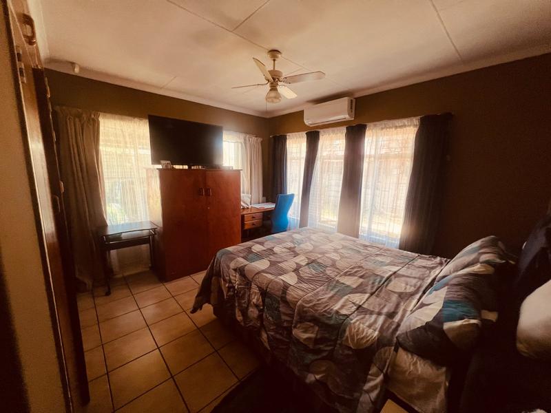 4 Bedroom Property for Sale in Jan Niemand Park Gauteng