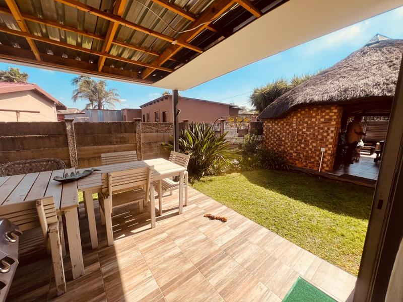 4 Bedroom Property for Sale in Jan Niemand Park Gauteng