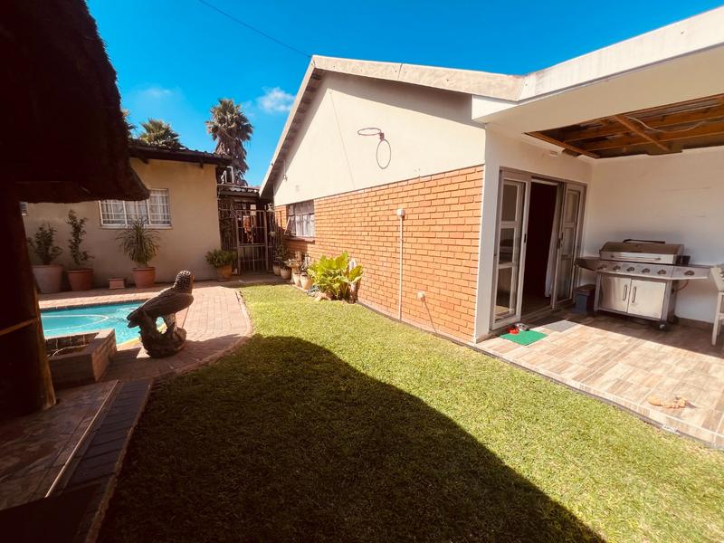 4 Bedroom Property for Sale in Jan Niemand Park Gauteng