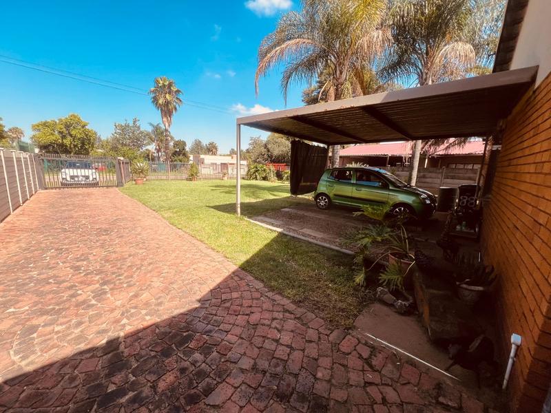 4 Bedroom Property for Sale in Jan Niemand Park Gauteng