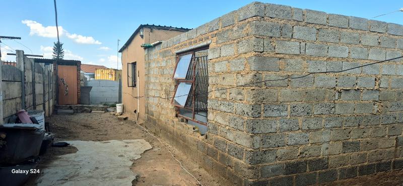 7 Bedroom Property for Sale in Tembisa Gauteng