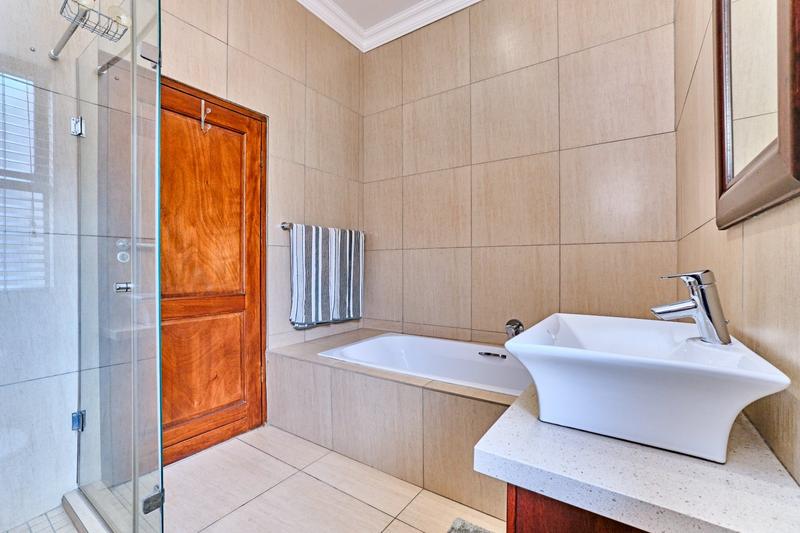 5 Bedroom Property for Sale in Featherbrooke Estate Gauteng