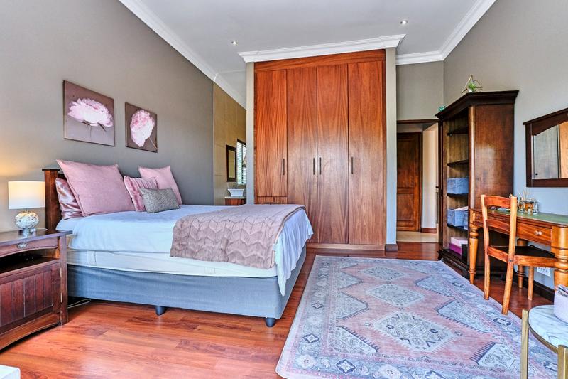 5 Bedroom Property for Sale in Featherbrooke Estate Gauteng