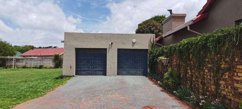 To Let 3 Bedroom Property for Rent in Wilro Park Gauteng