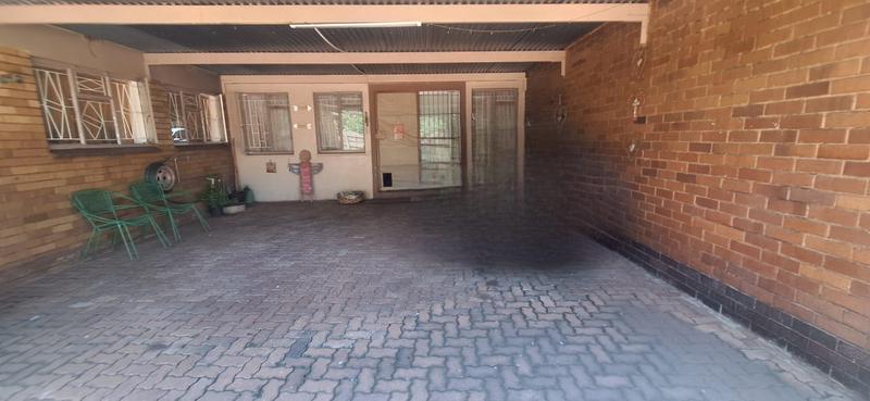 4 Bedroom Property for Sale in Carletonville Central Gauteng