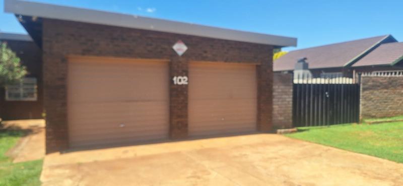 3 Bedroom Property for Sale in Carletonville Central Gauteng