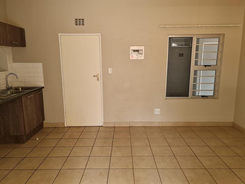 To Let 1 Bedroom Property for Rent in Die Hoewes Gauteng