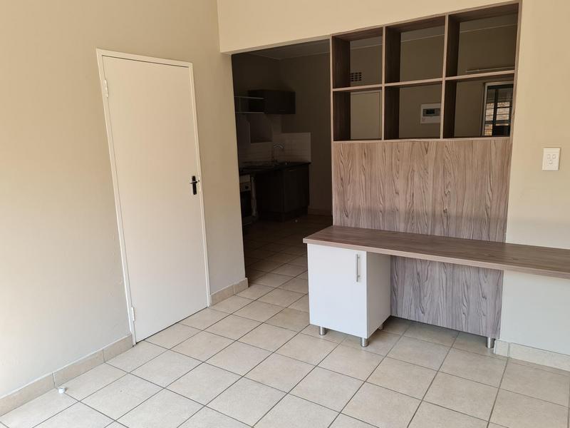 To Let 1 Bedroom Property for Rent in Die Hoewes Gauteng