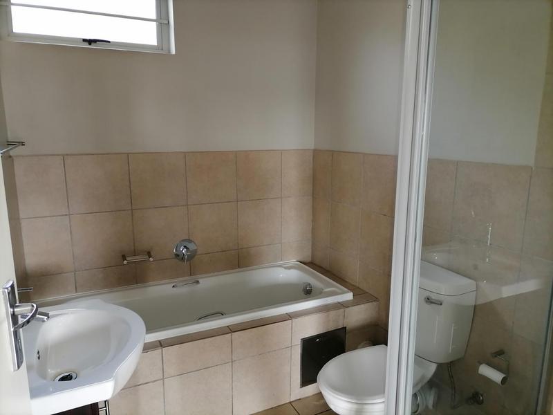 To Let 2 Bedroom Property for Rent in Die Hoewes Gauteng