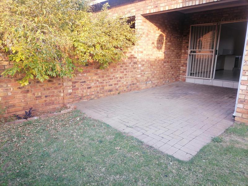 To Let 2 Bedroom Property for Rent in Pierre Van Ryneveld Gauteng