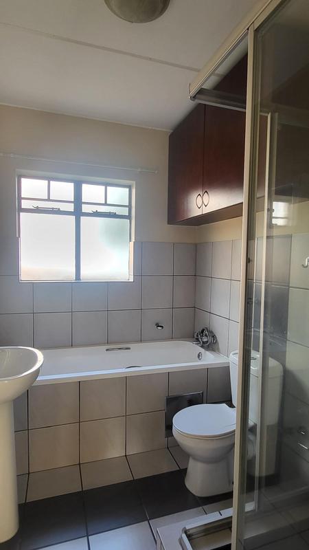 2 Bedroom Property for Sale in Rooihuiskraal North Gauteng