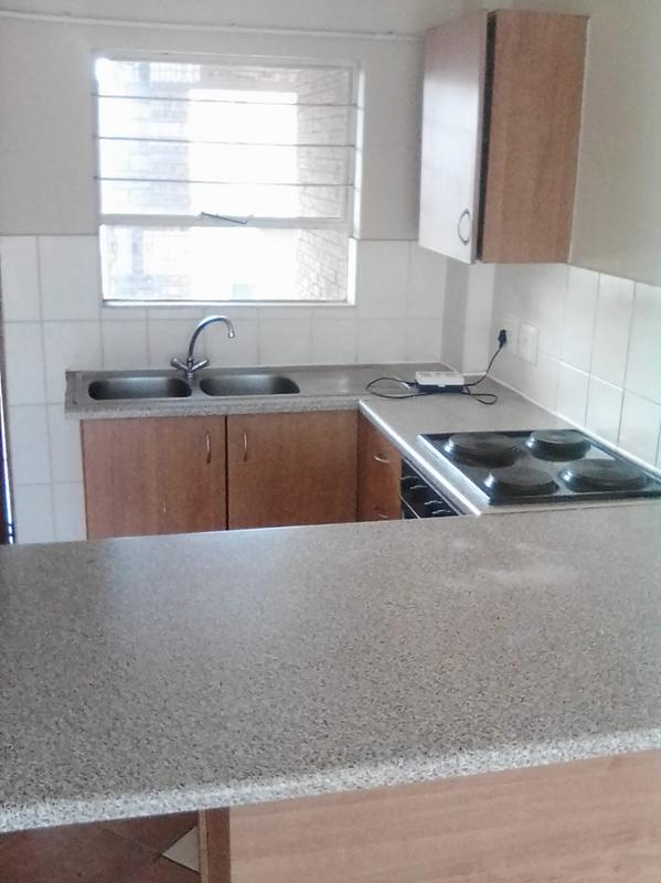 To Let 2 Bedroom Property for Rent in Honeypark Gauteng