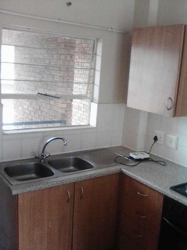 To Let 2 Bedroom Property for Rent in Honeypark Gauteng