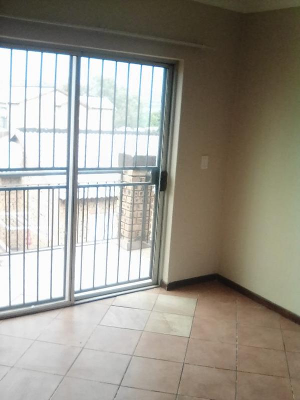 To Let 2 Bedroom Property for Rent in Honeypark Gauteng