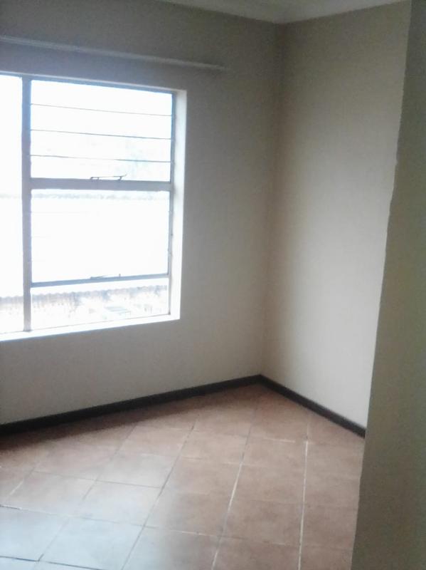 To Let 2 Bedroom Property for Rent in Honeypark Gauteng