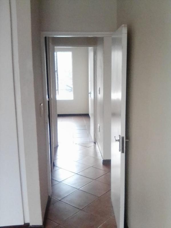 To Let 2 Bedroom Property for Rent in Honeypark Gauteng