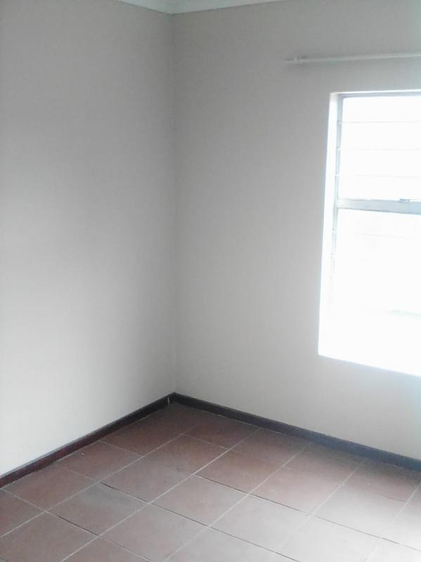 To Let 2 Bedroom Property for Rent in Honeypark Gauteng