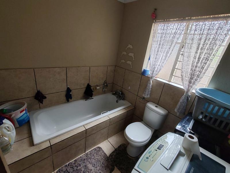 5 Bedroom Property for Sale in Claremont Gauteng