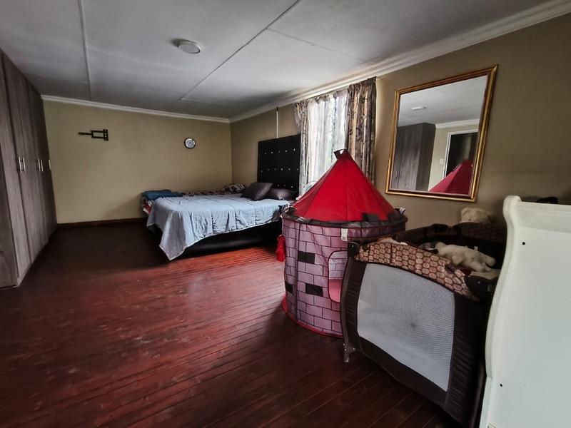 5 Bedroom Property for Sale in Claremont Gauteng