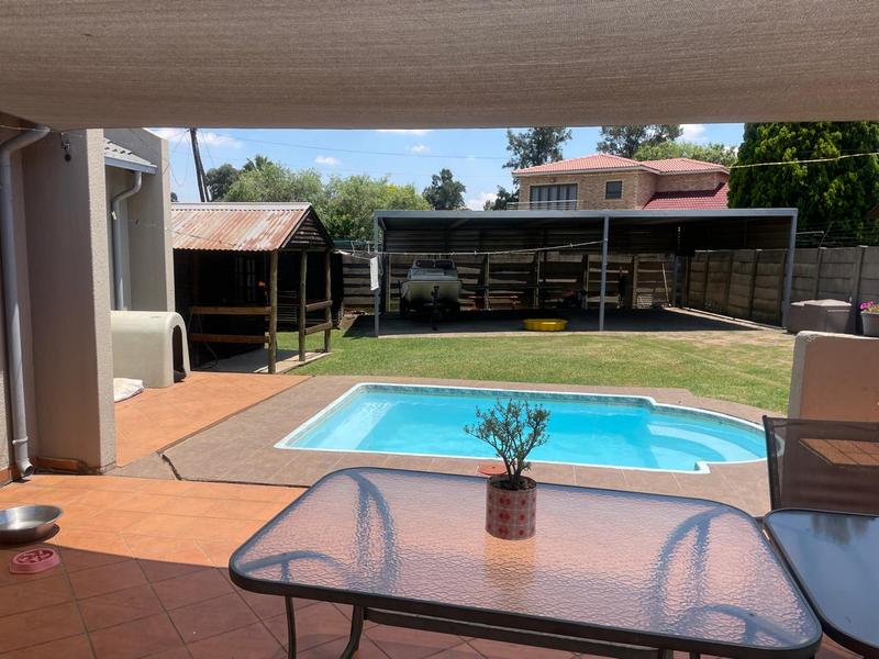 3 Bedroom Property for Sale in Brackendowns Gauteng