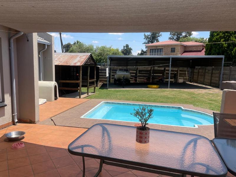 3 Bedroom Property for Sale in Brackendowns Gauteng