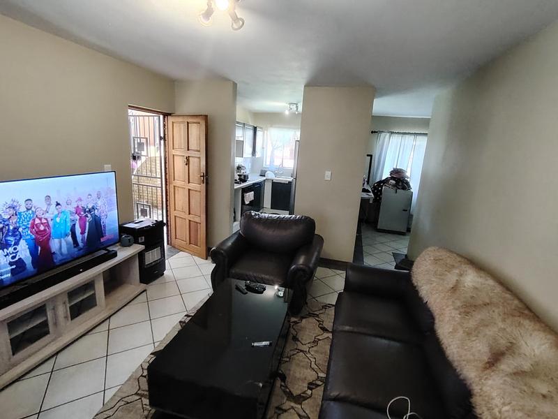 To Let 2 Bedroom Property for Rent in Die Hoewes Gauteng