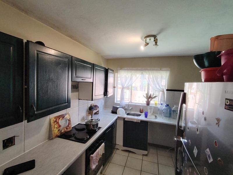 To Let 2 Bedroom Property for Rent in Die Hoewes Gauteng