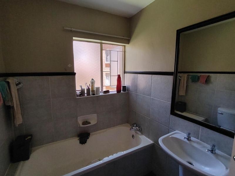 To Let 2 Bedroom Property for Rent in Die Hoewes Gauteng