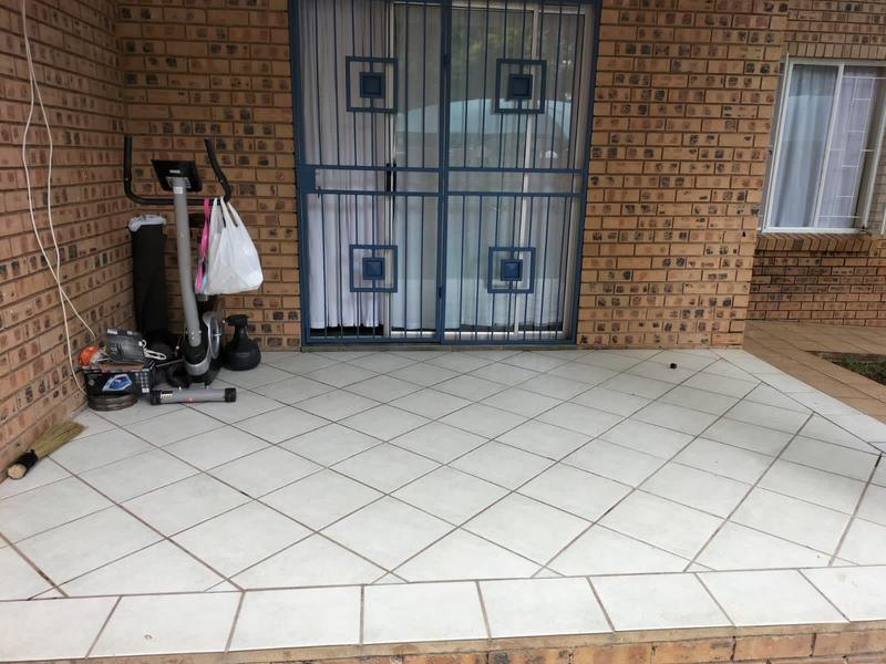 To Let 2 Bedroom Property for Rent in Die Hoewes Gauteng