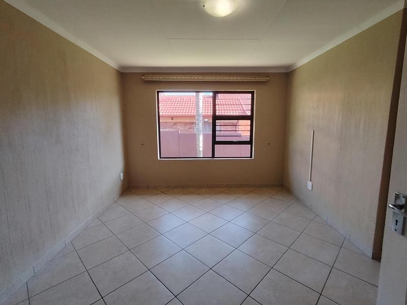 To Let 3 Bedroom Property for Rent in Eldoraigne Gauteng