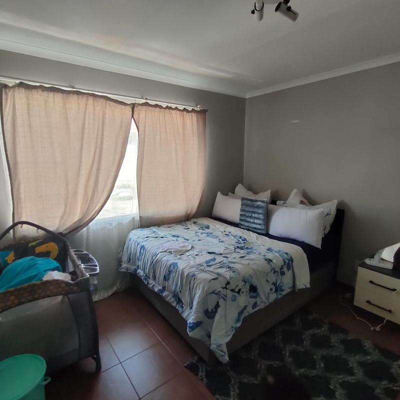 2 Bedroom Property for Sale in Die Hoewes Gauteng