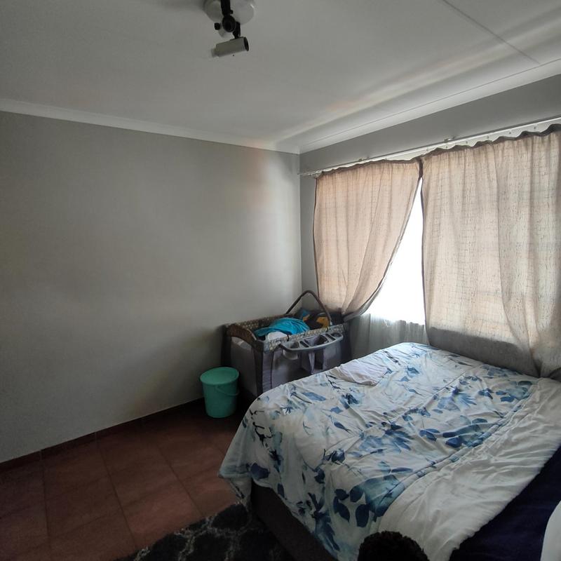 2 Bedroom Property for Sale in Die Hoewes Gauteng