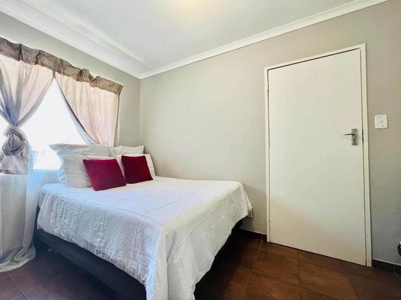 2 Bedroom Property for Sale in Die Hoewes Gauteng