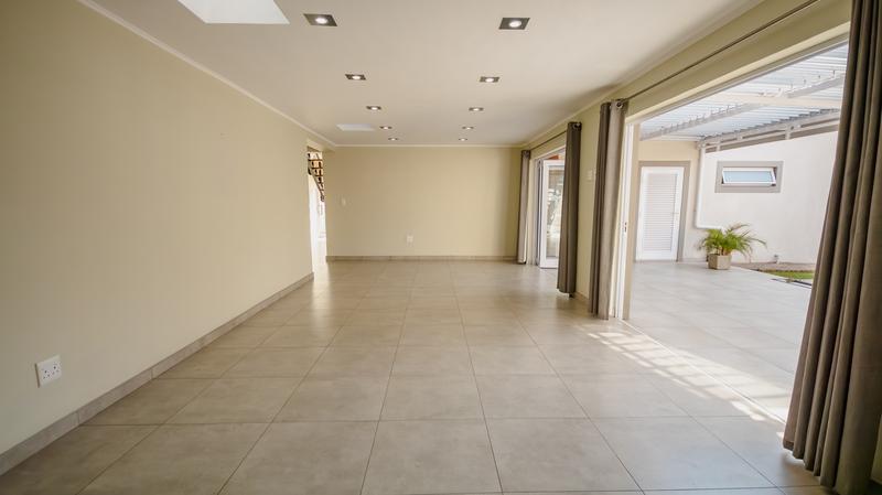 To Let 4 Bedroom Property for Rent in Waterkloof A H Gauteng