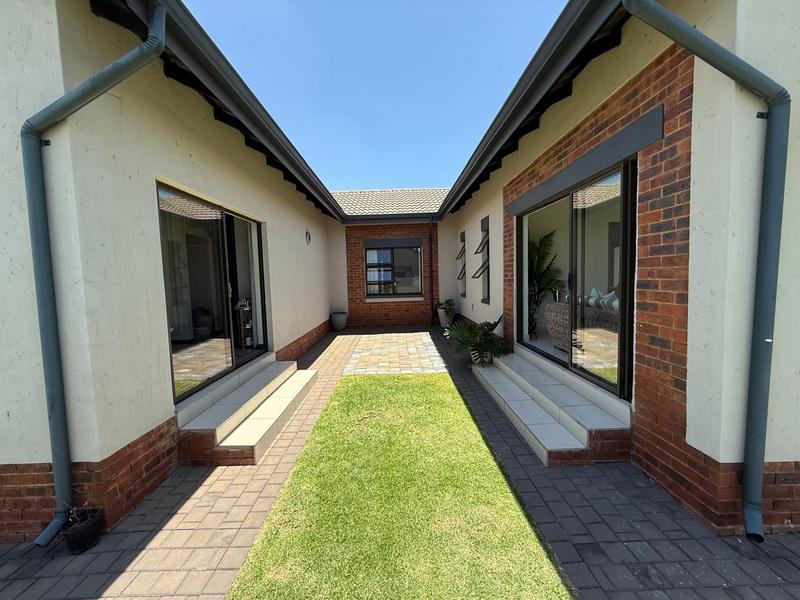 To Let 4 Bedroom Property for Rent in Midstream Hill Gauteng