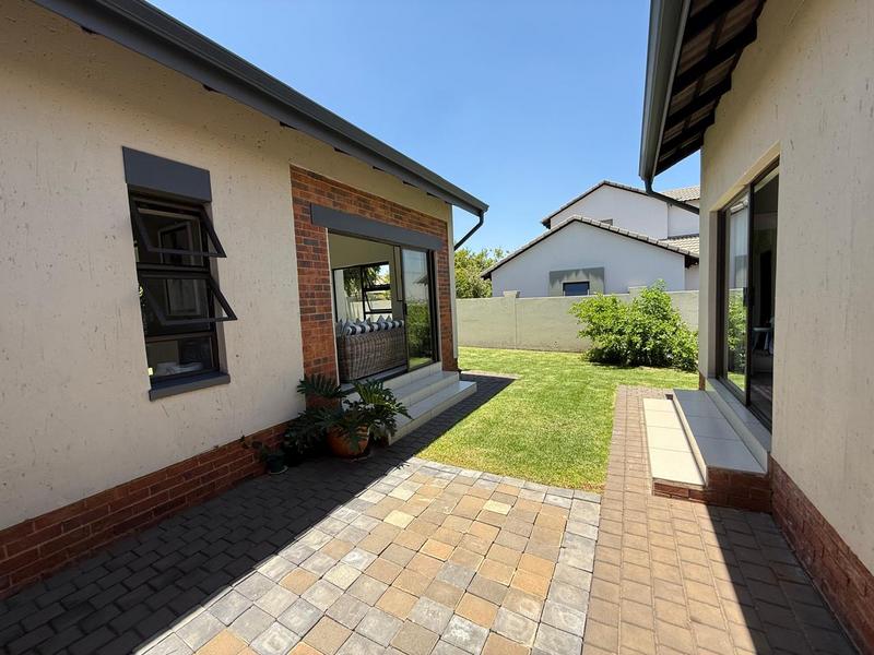 To Let 4 Bedroom Property for Rent in Midstream Hill Gauteng