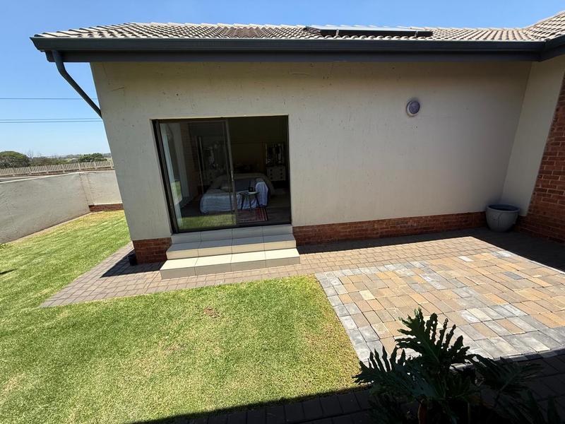 To Let 4 Bedroom Property for Rent in Midstream Hill Gauteng