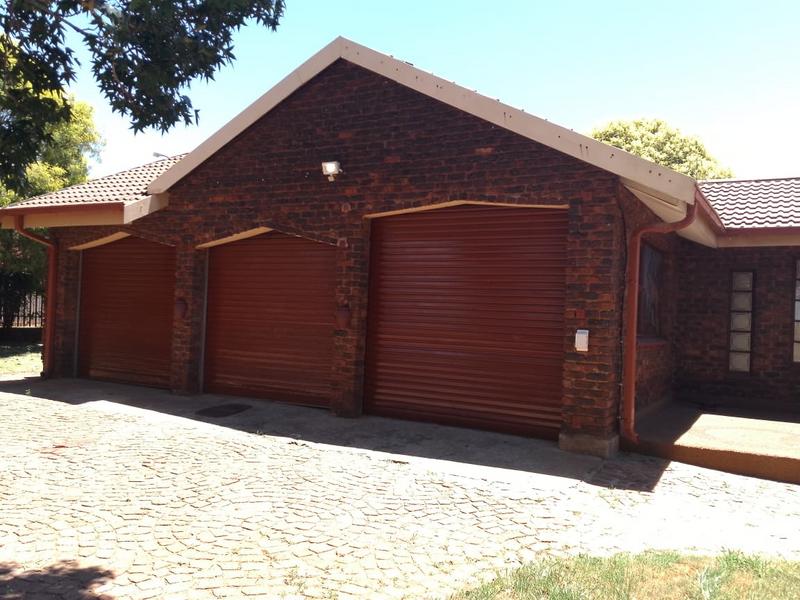 To Let 4 Bedroom Property for Rent in Petersfield Gauteng